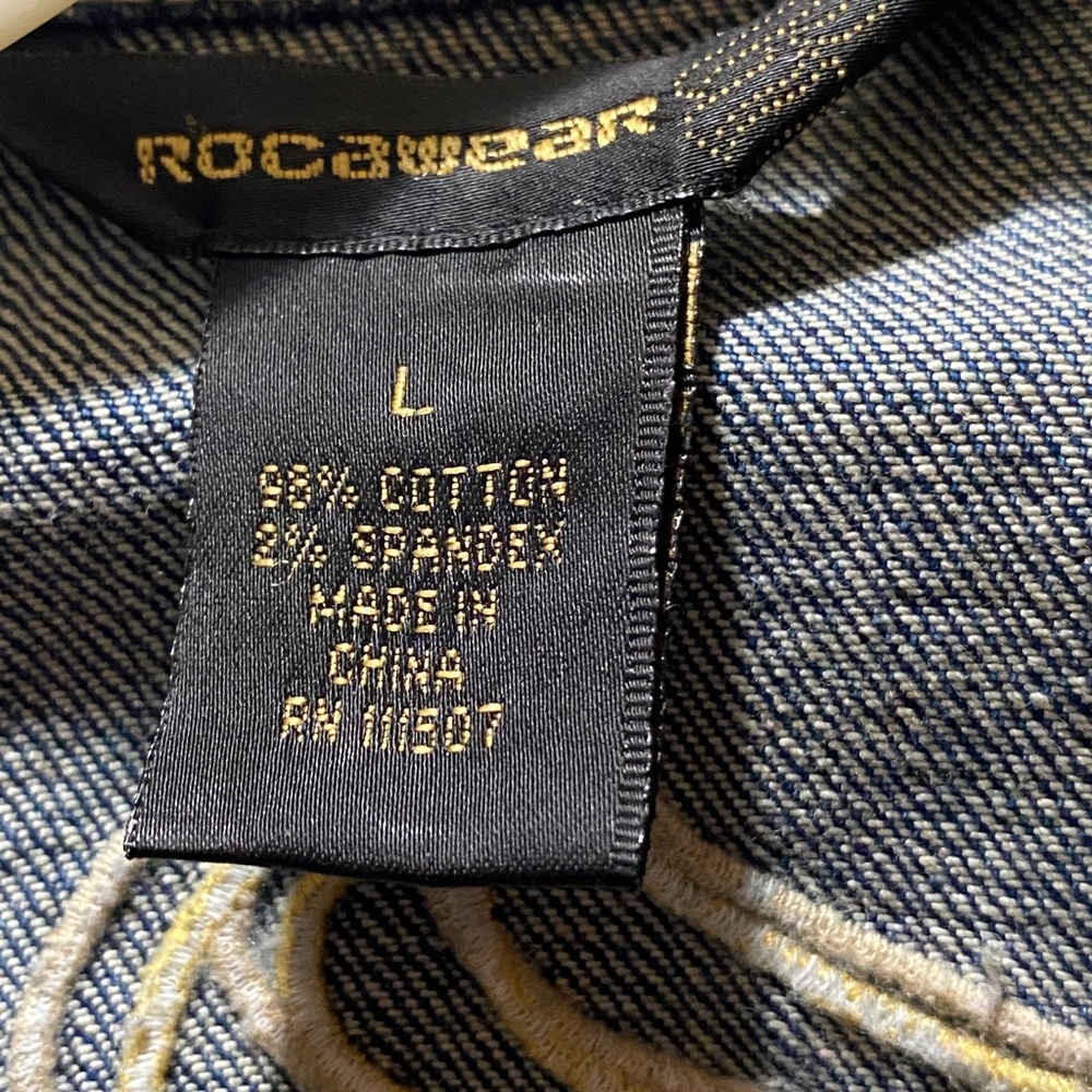 Classic RocaWear denim jacket. - Picture 6 of 6